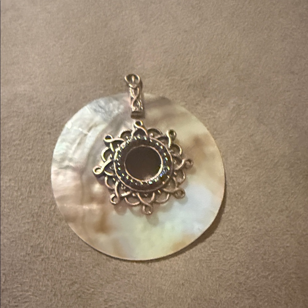 Elegant Mother of Pearl Pendant - Picture 7 of 9